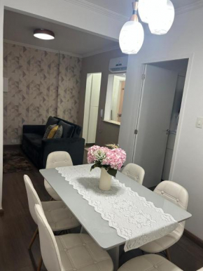 Apartamento lindo, quarto e sala, 100 metros da praia